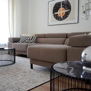 Diaphanous And Modern- 2Bd 2Bth- Plaza Espana